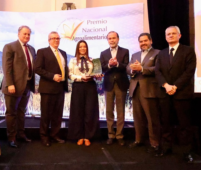 Recibe UMFFAAC Premio Nacional Agroalimentario 2023