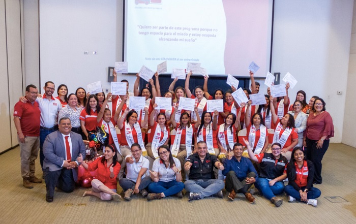 Coca-Cola FEMSA Nicaragua celebra la primera graduación de Escuela de Montacargas Femenina