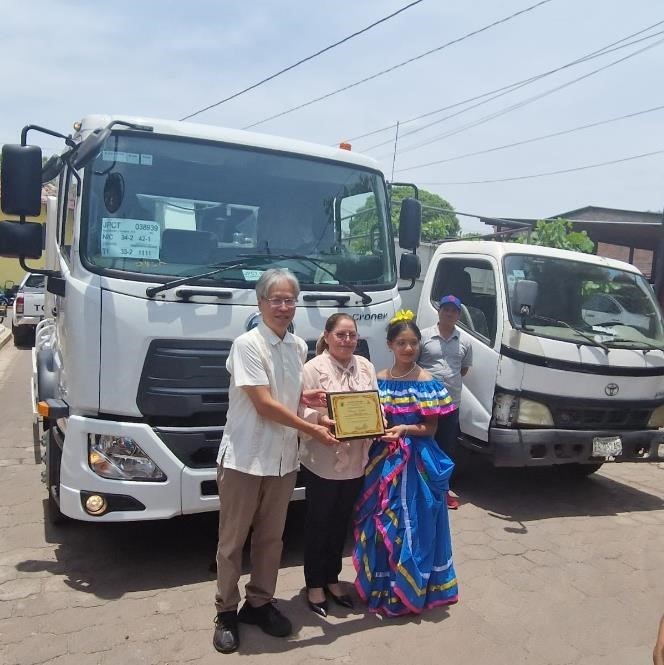 Pueblo Nuevo cuenta con nuevo camión recolector de basura donado por Japón