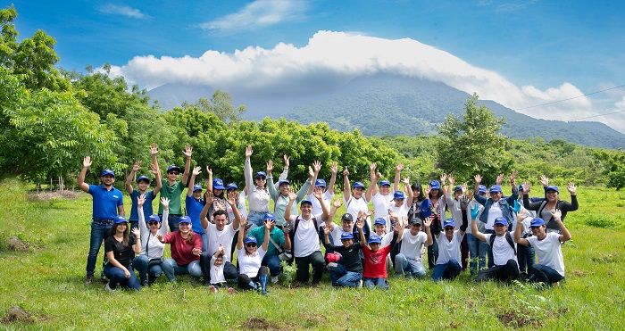 Voluntariado del BCIE en Nicaragua participa en exitosa jornada de reforestación