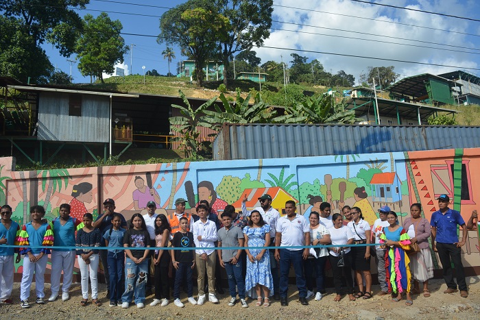 Mural costeño embellece Bonanza en el 35 aniversario de su fundación
