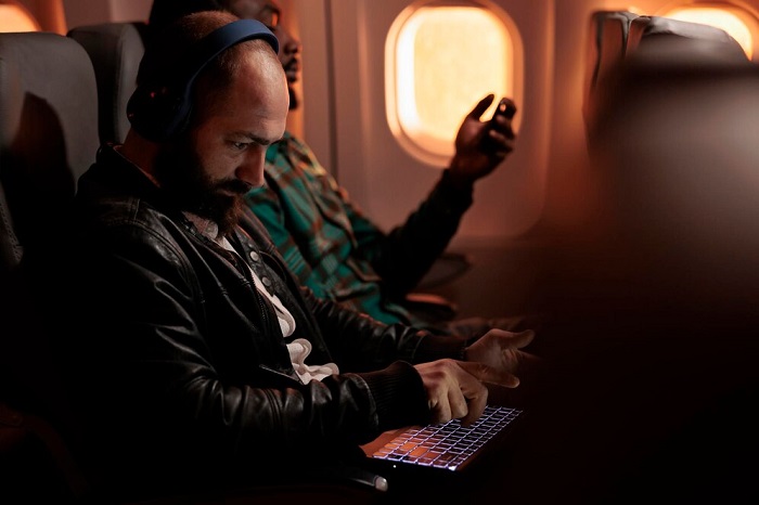 Redes Wi-Fi falsas en vuelos: así roban tu información