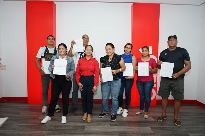 Claro Nicaragua celebra a los ganadores de la dinámica «Enamórate con Claro»