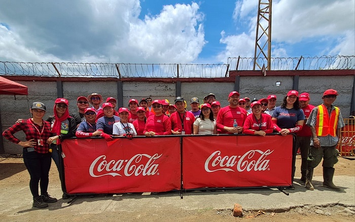Coca-Cola FEMSA realiza jornada de limpieza en comunidades vecinas a la Planta en Managua