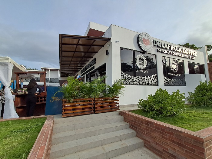 Delafinca Specialty Coffee inaugura su quinta sucursal en Las Colinas y lanza su Colección #9: “El sabor de estar entre los mejores”