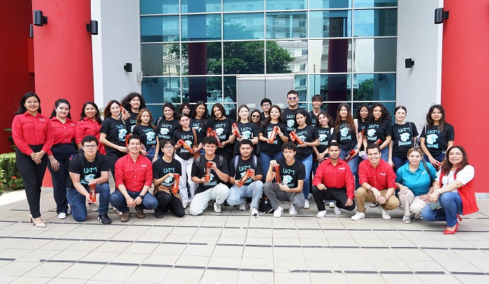 Estudiantes de la UAM visitan las instalaciones de Claro Puntaldia