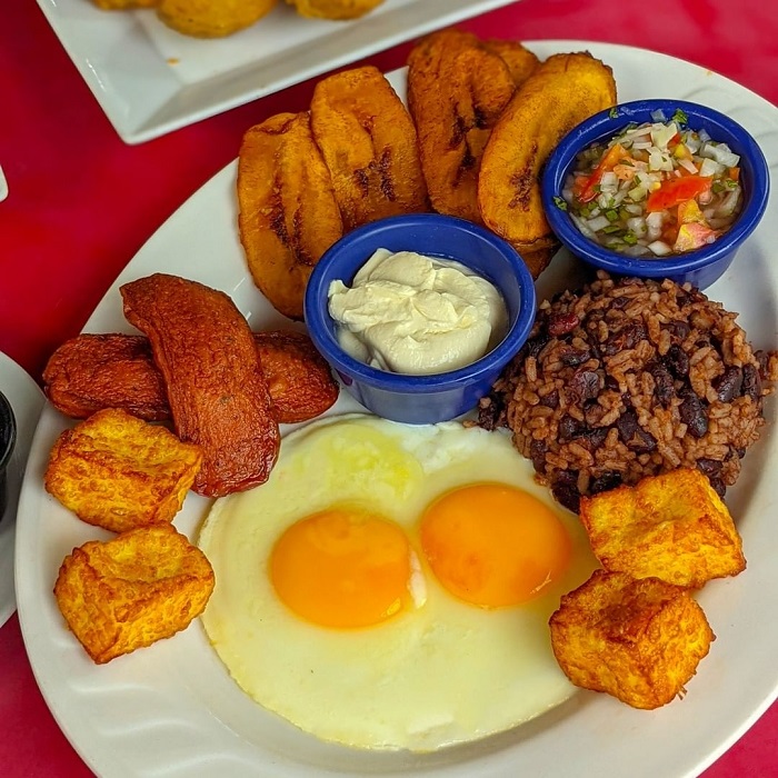 Desayuná con Claro Club y Las Brasas