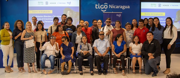 Tigo Nicaragua impulsa la formación digital inclusiva para personas con discapacidad visual junto a la Organización de Ciegos “Marisela Toledo”, a través del programa ÁGORA