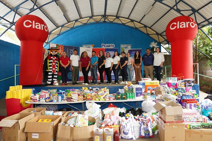 Claro comparte el espíritu navideño con el Hogar Pajarito Azul