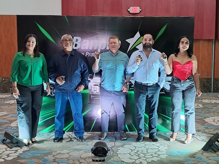 Compraron y ganaron un carro del año