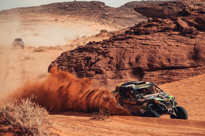 El Puma Energy Rally Team avanza en el desierto árabe donde se realiza Dakar