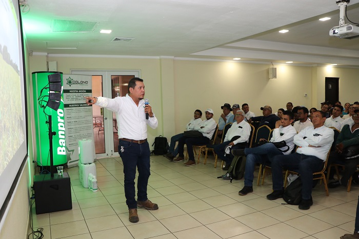 Capacitan a productores de caña
