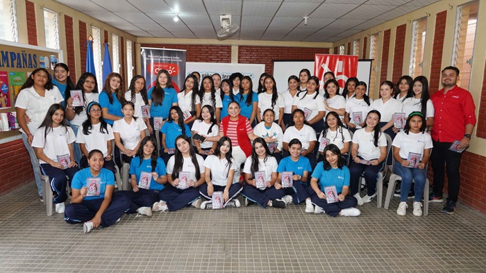 Claro promueve la inclusión digital de niñas y adolescentes en el Día Internacional de las Niñas en las TIC